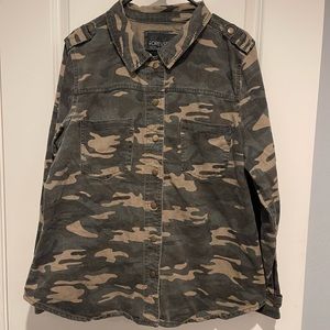 Women’s Army print Shacket in 2x. Used